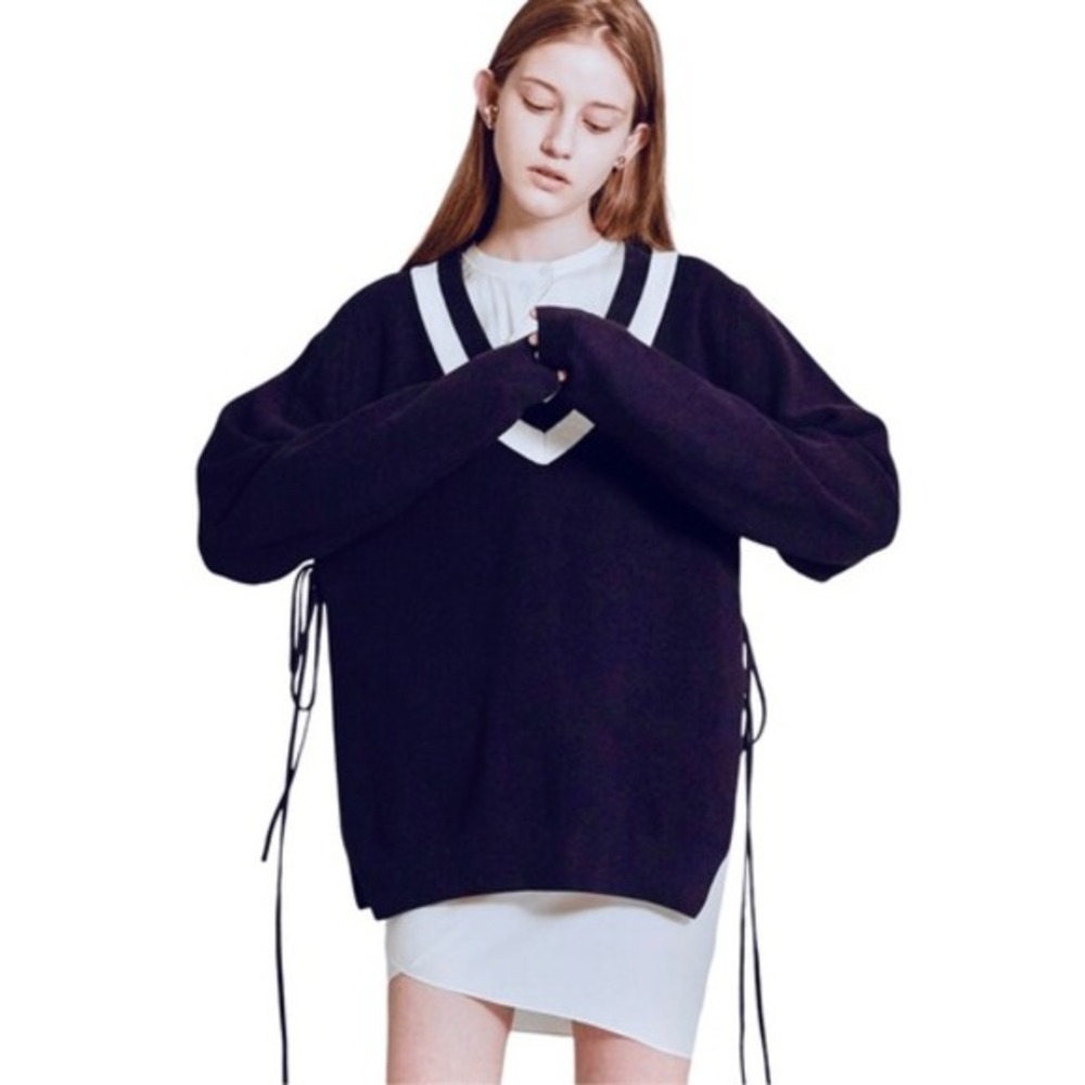 B6 Moontan Oversized Varsity V-Neck Sweater Black‎ White Merino Wool Blend Korea - Picture 2 of 8